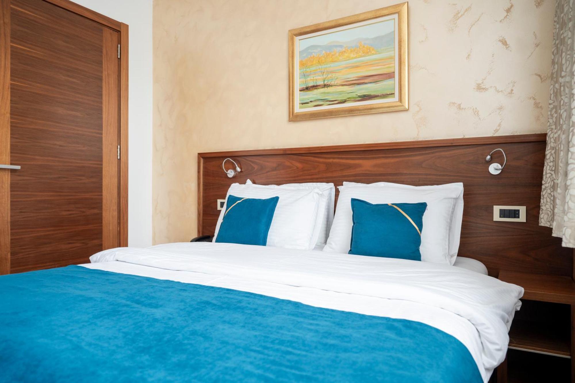 Hotel Bistrik City Center SJJ Esterno foto