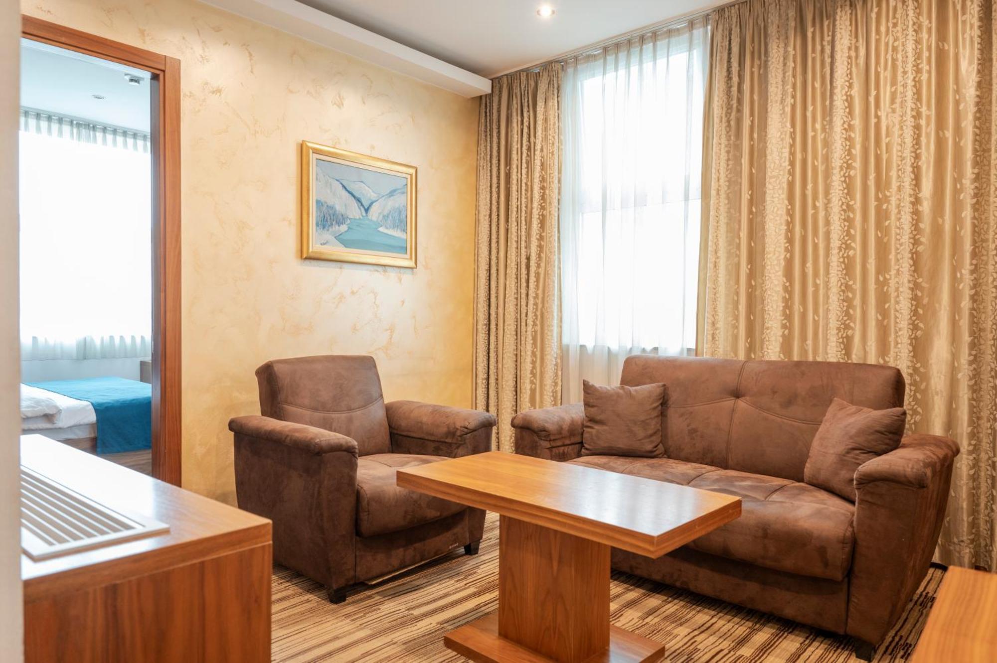 Hotel Bistrik City Center SJJ Esterno foto