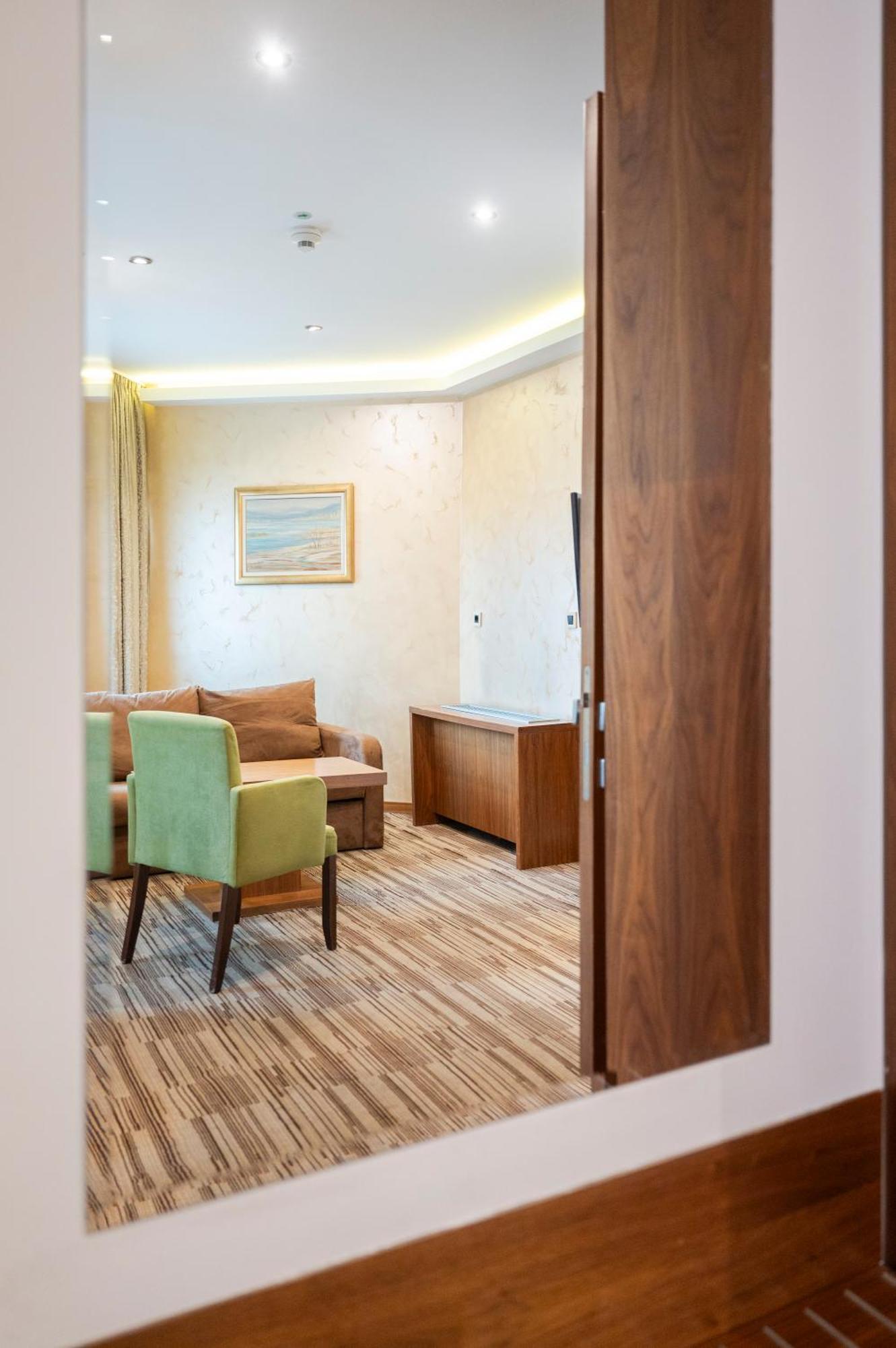 Hotel Bistrik City Center SJJ Esterno foto