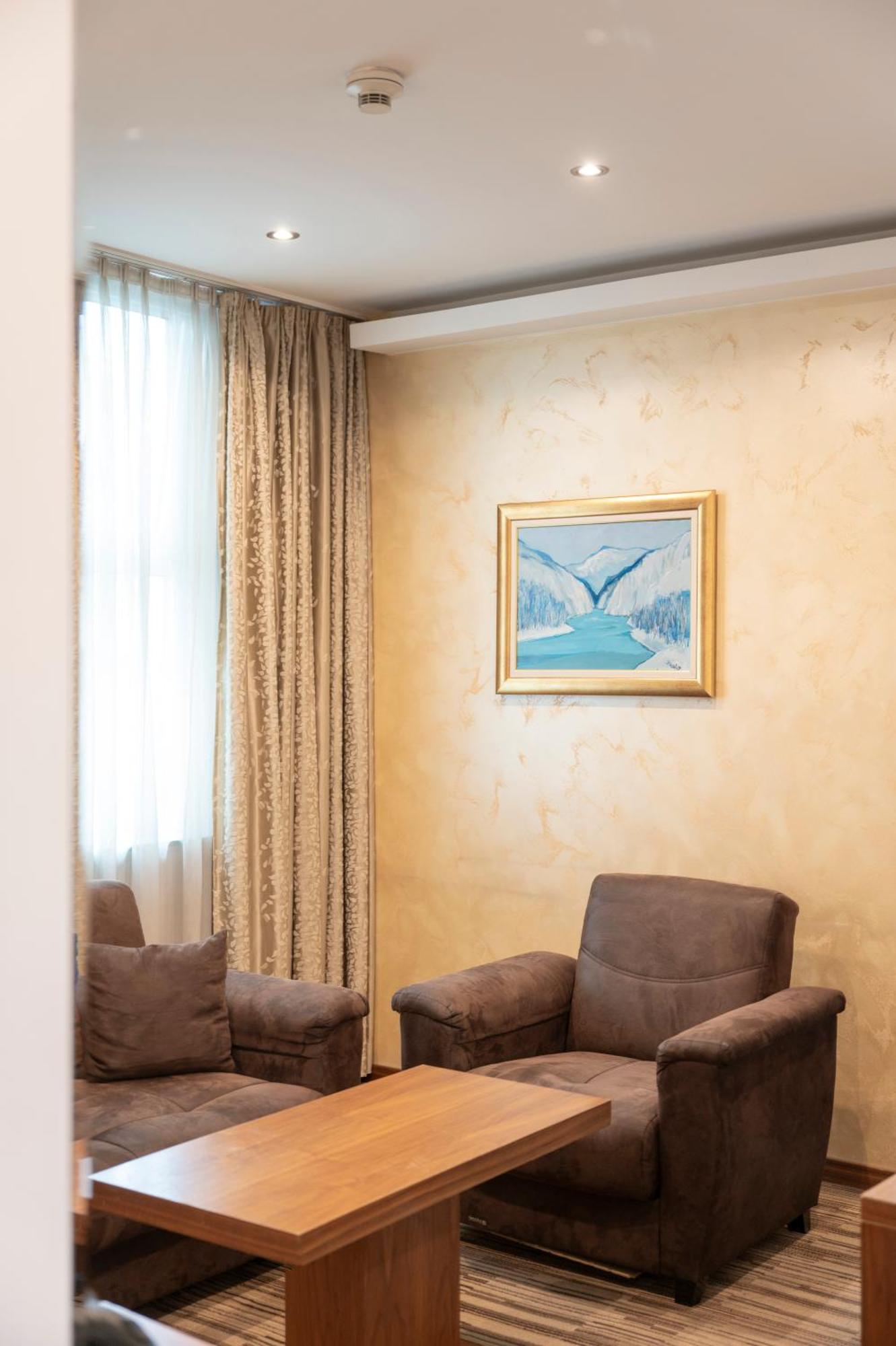 Hotel Bistrik City Center SJJ Esterno foto