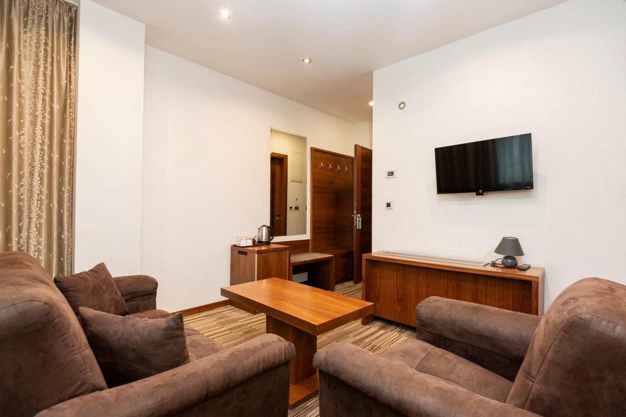 Hotel Bistrik City Center SJJ Esterno foto