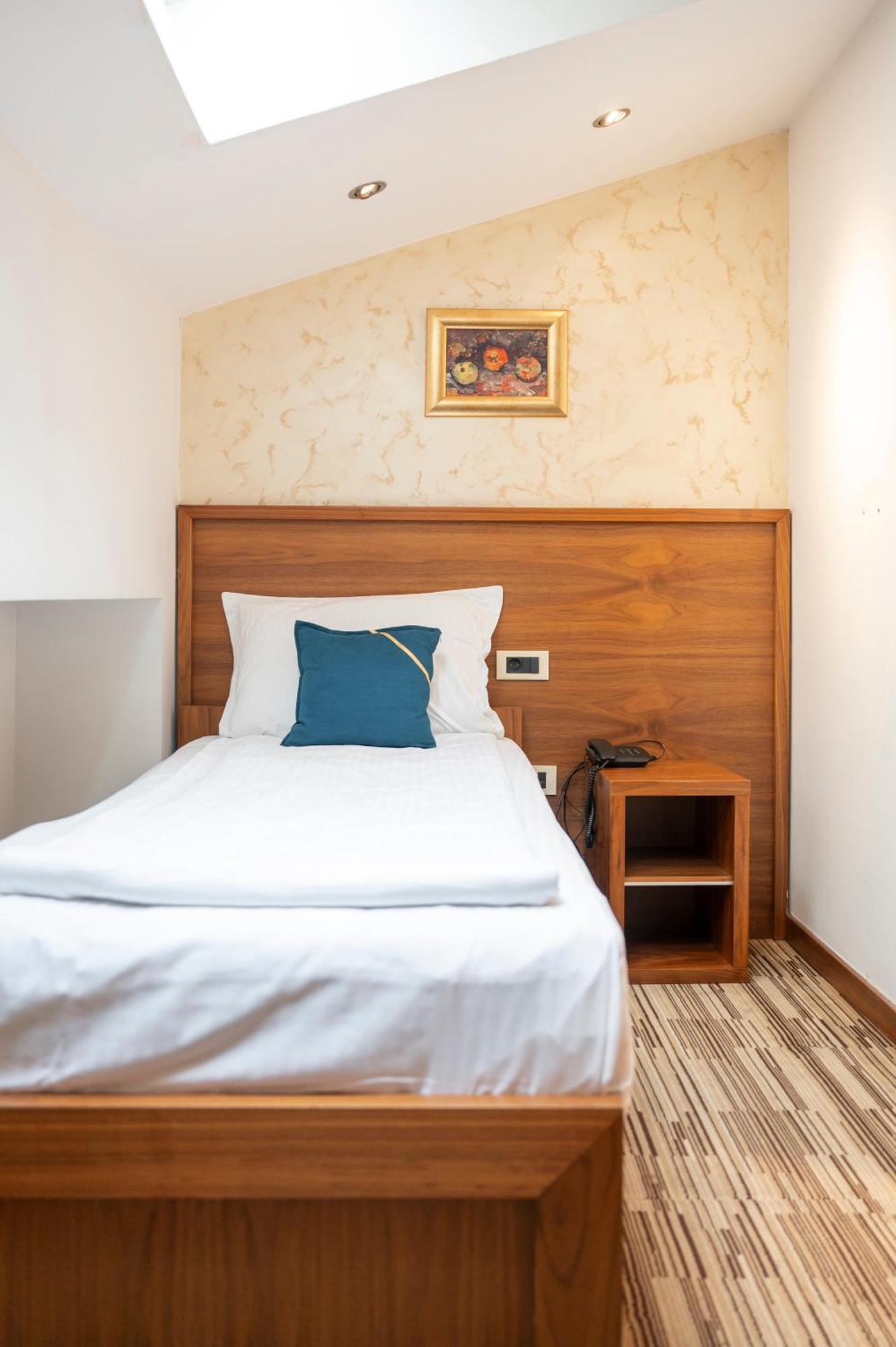 Hotel Bistrik City Center SJJ Esterno foto