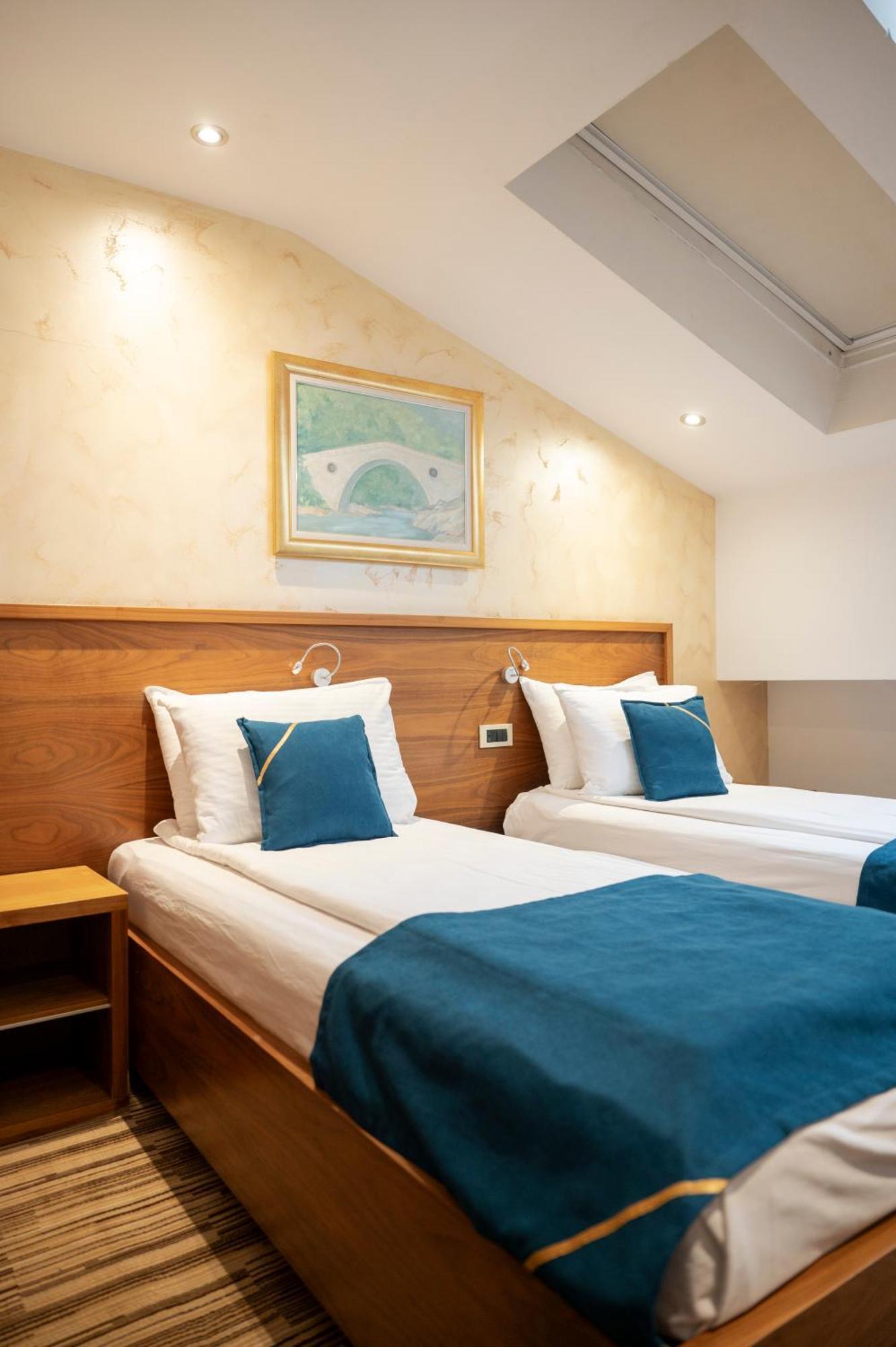 Hotel Bistrik City Center SJJ Esterno foto