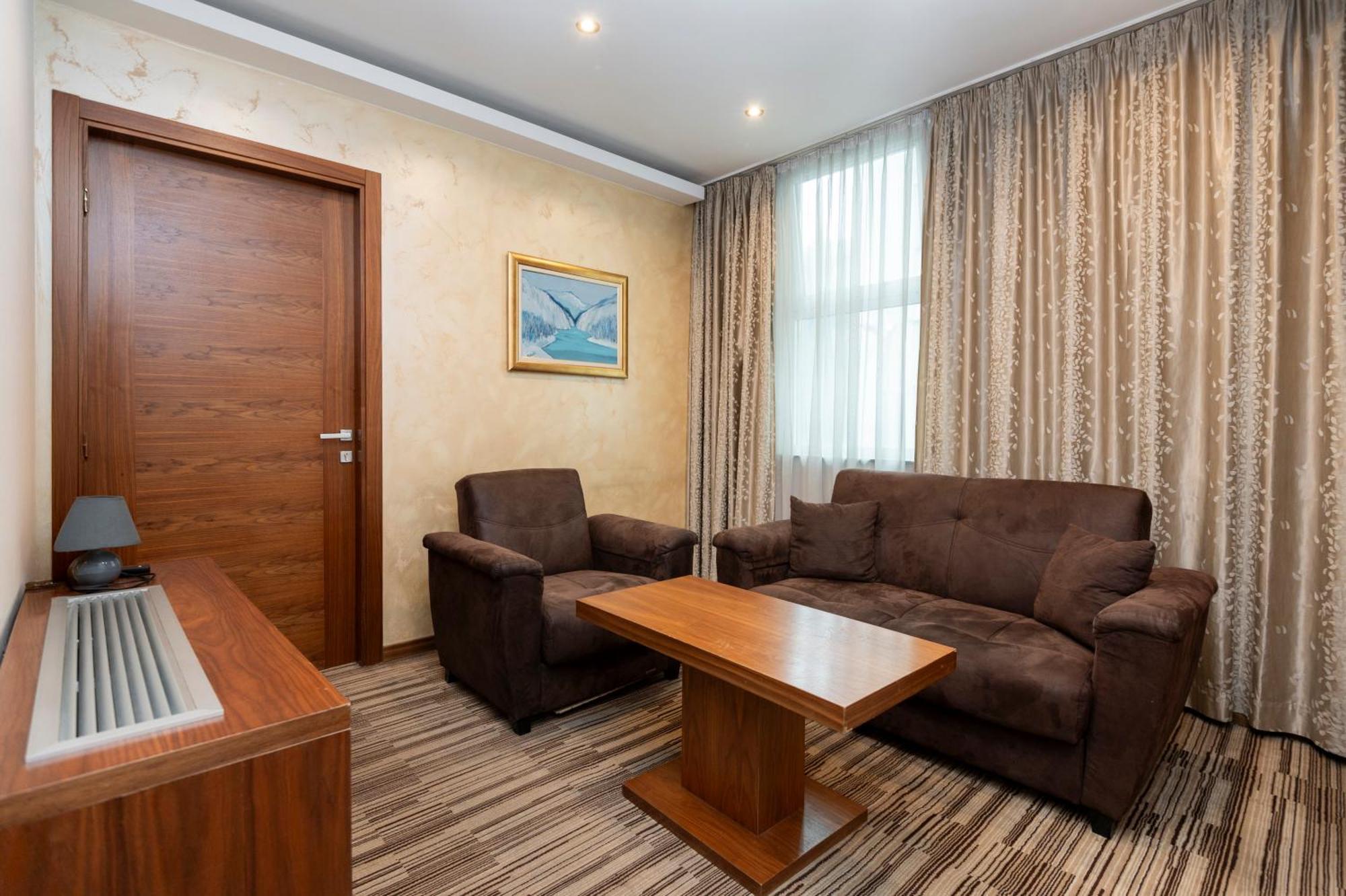 Hotel Bistrik City Center SJJ Esterno foto