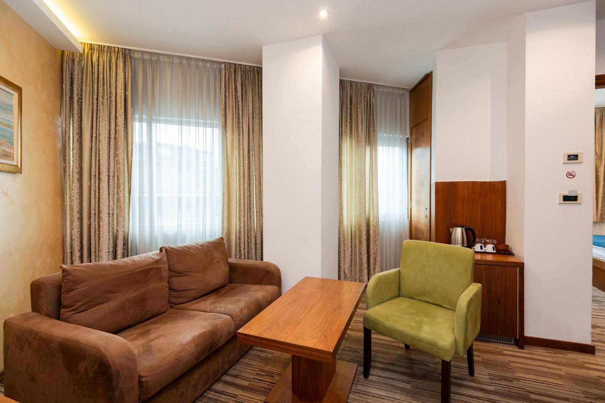 Hotel Bistrik City Center SJJ Esterno foto