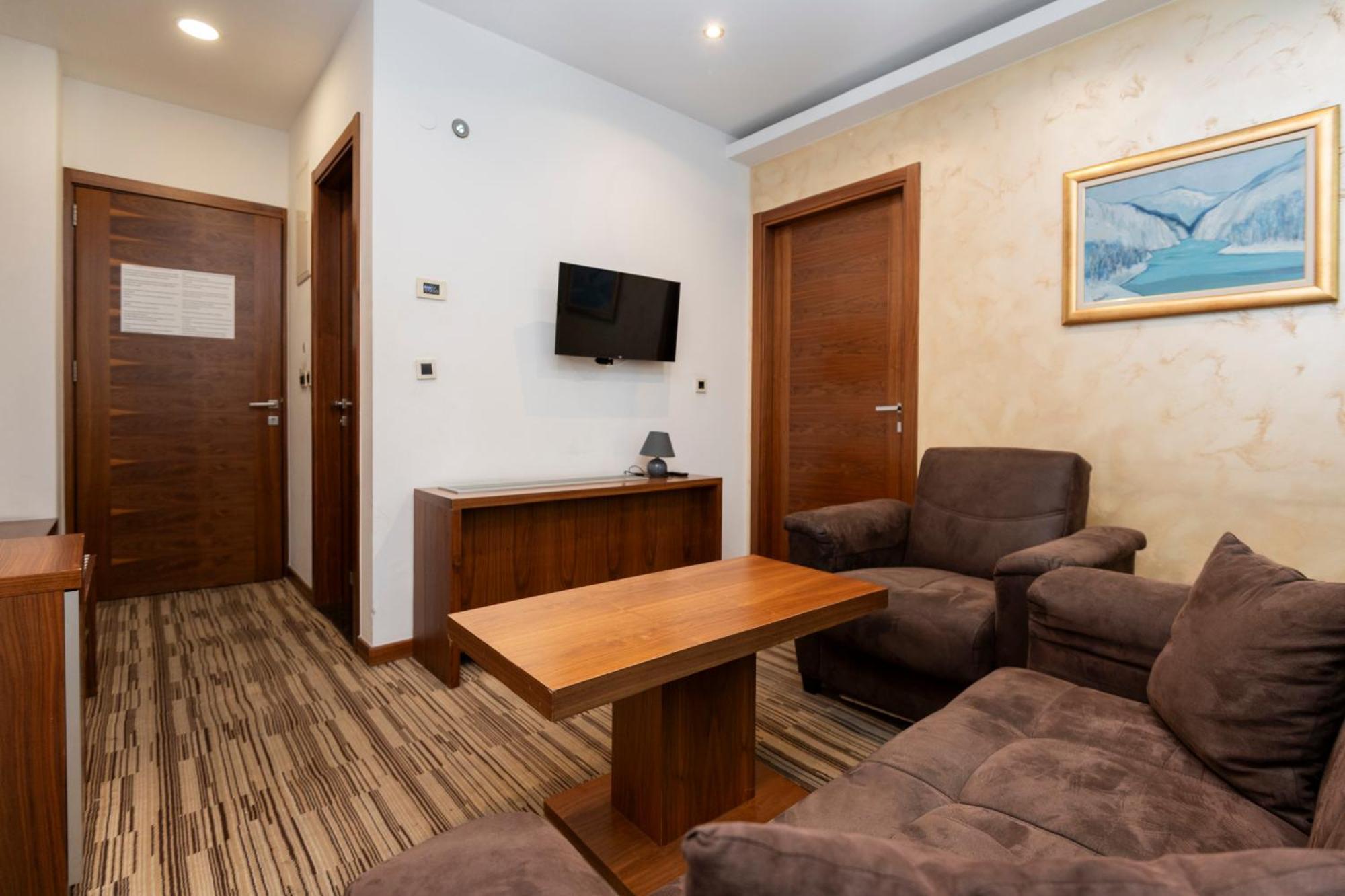 Hotel Bistrik City Center SJJ Esterno foto