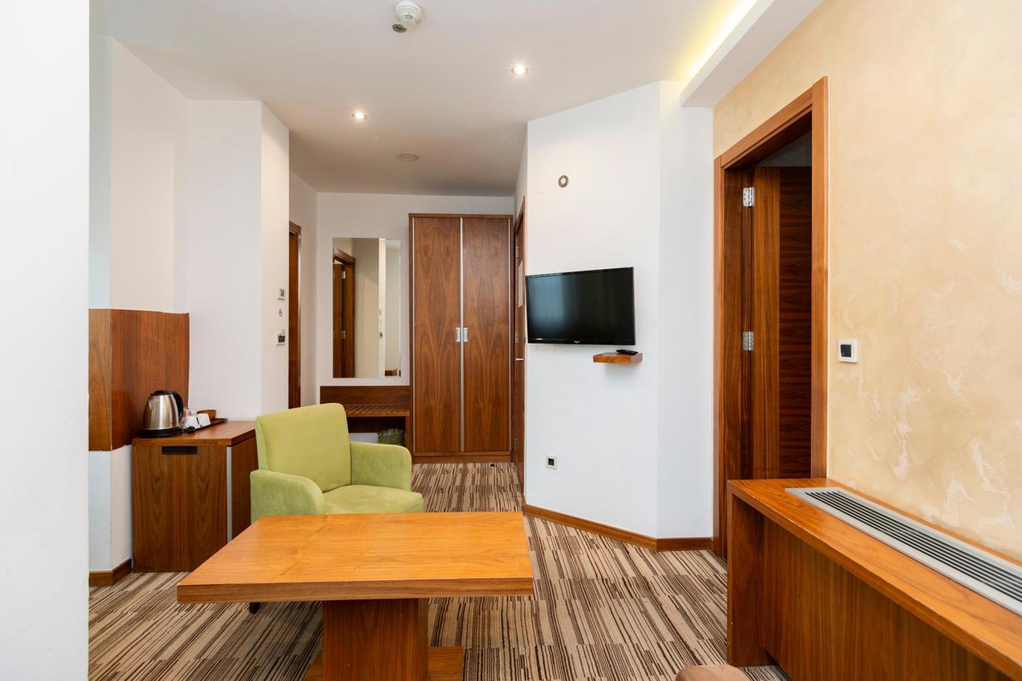 Hotel Bistrik City Center SJJ Esterno foto