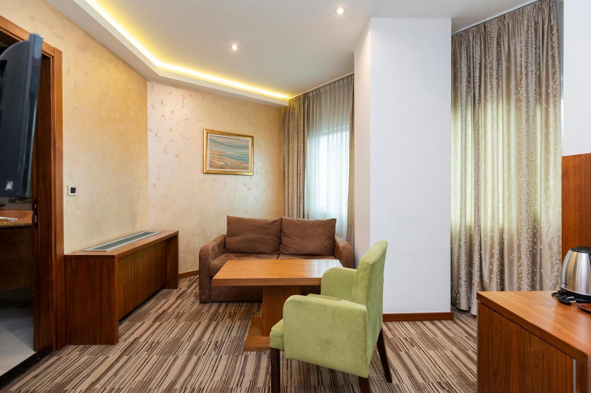 Hotel Bistrik City Center SJJ Esterno foto