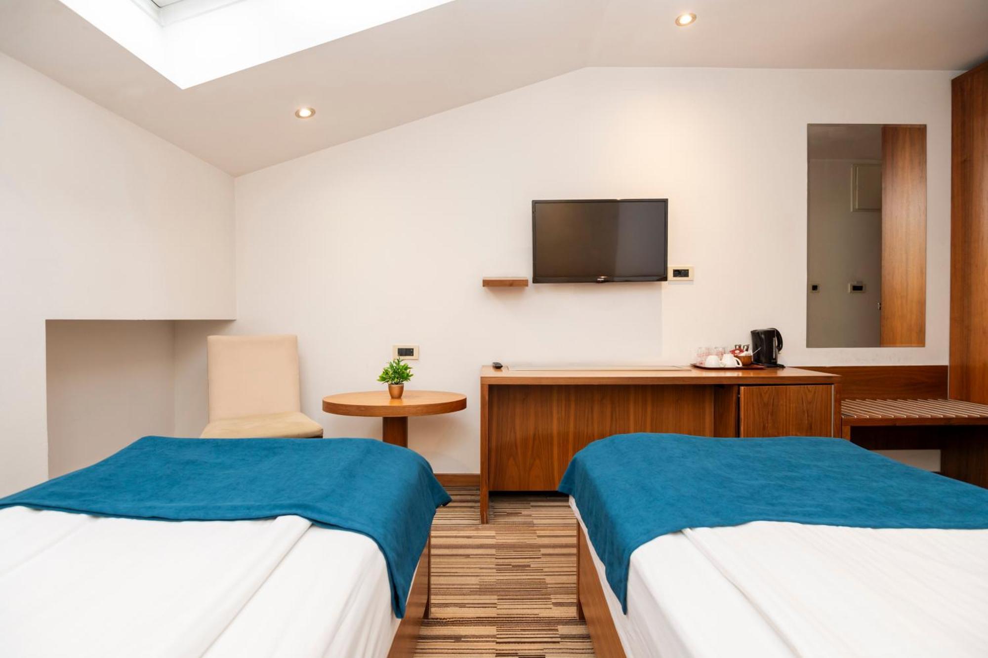 Hotel Bistrik City Center SJJ Esterno foto