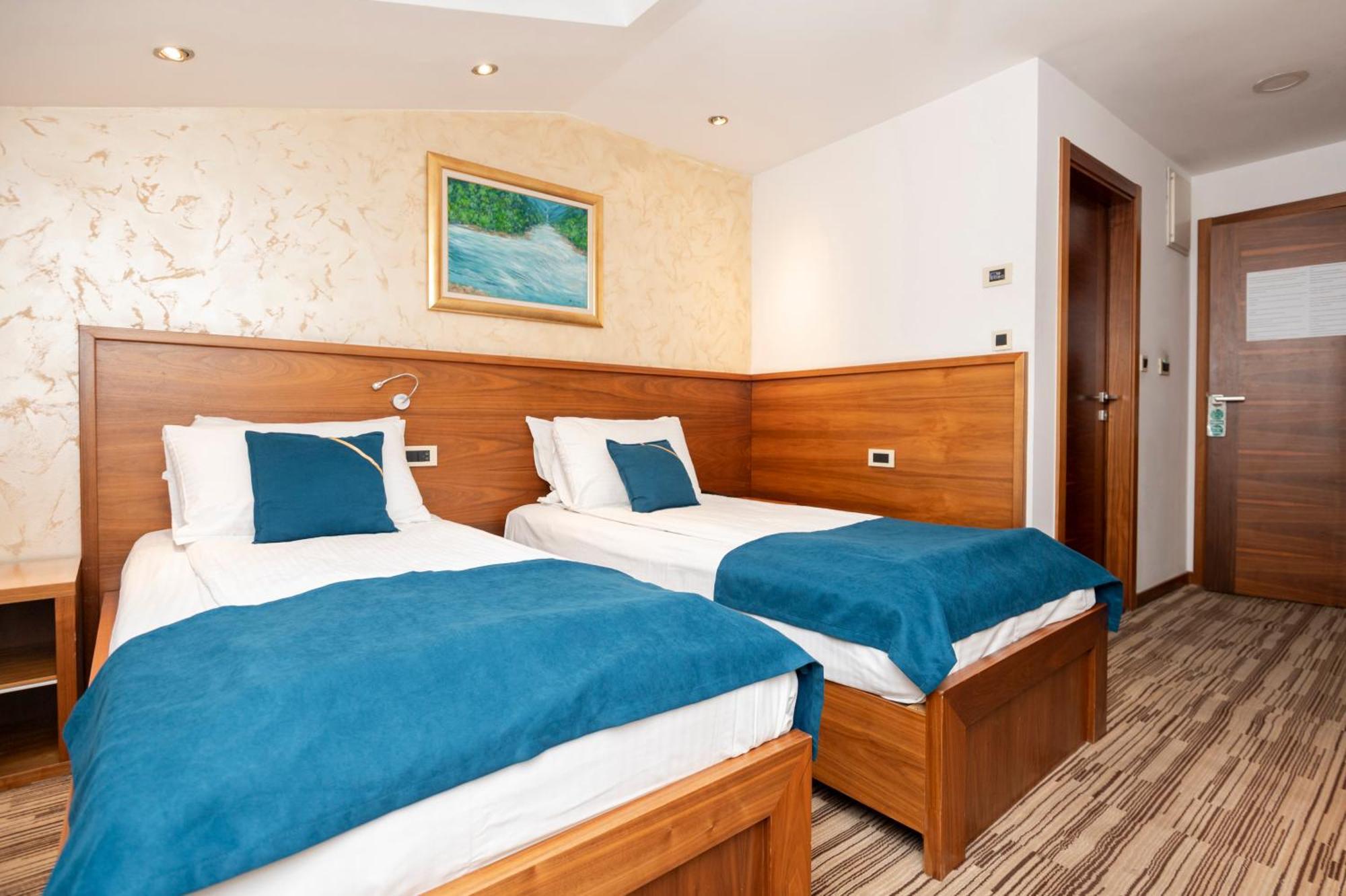 Hotel Bistrik City Center SJJ Esterno foto