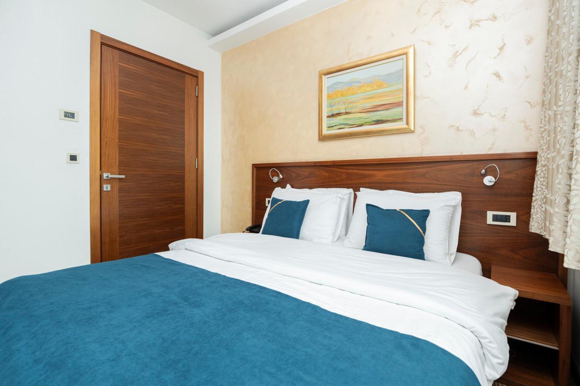 Hotel Bistrik City Center SJJ Esterno foto