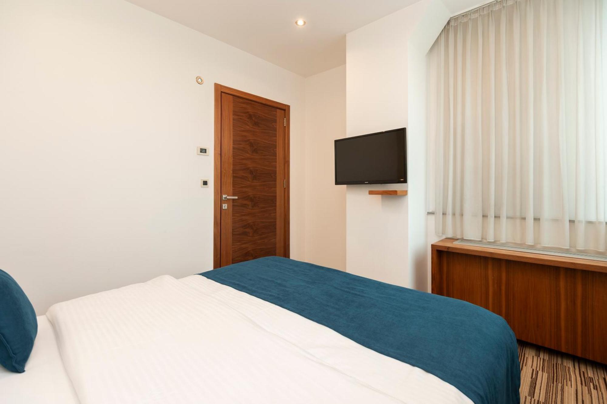 Hotel Bistrik City Center SJJ Esterno foto