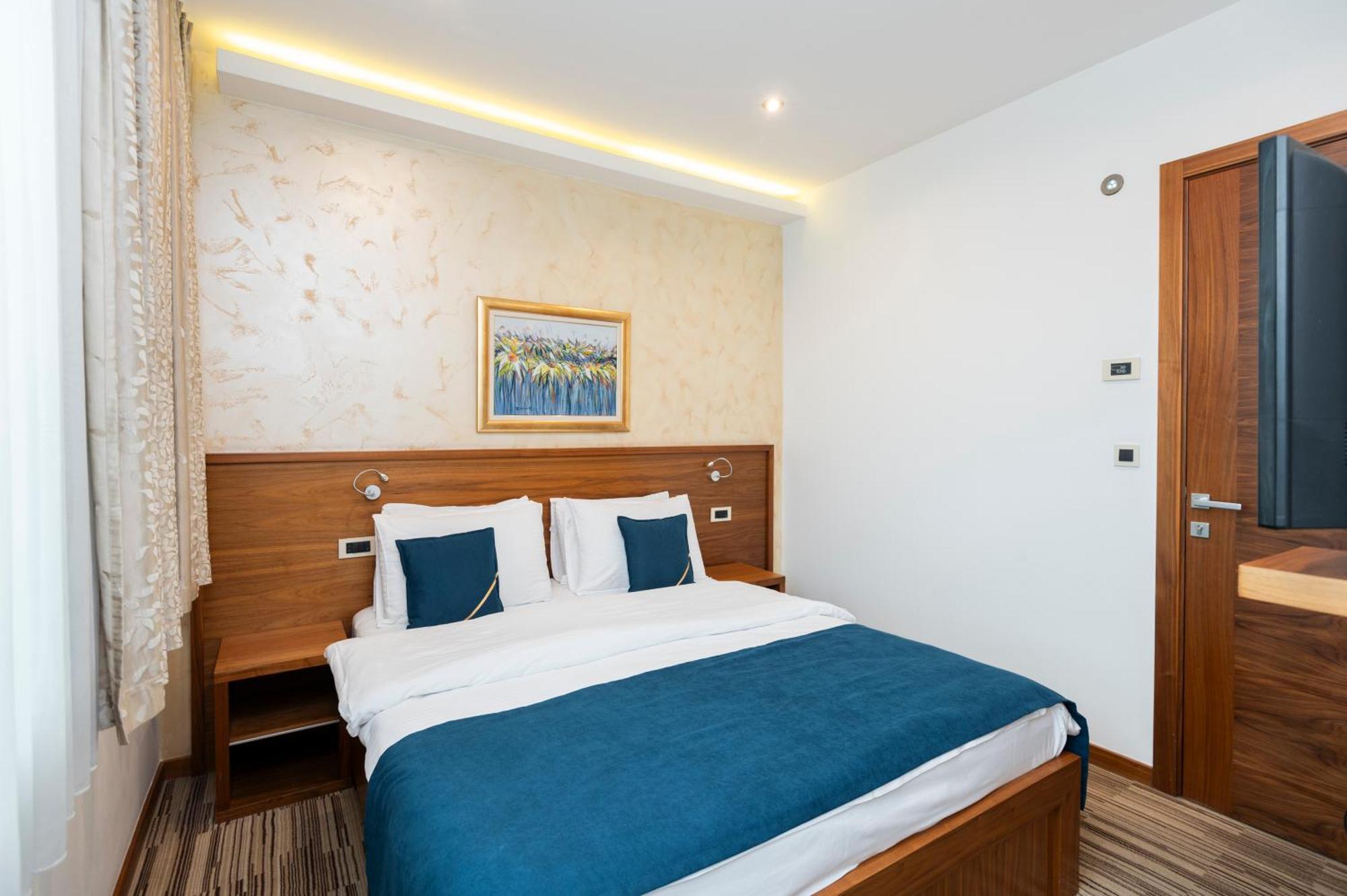 Hotel Bistrik City Center SJJ Esterno foto