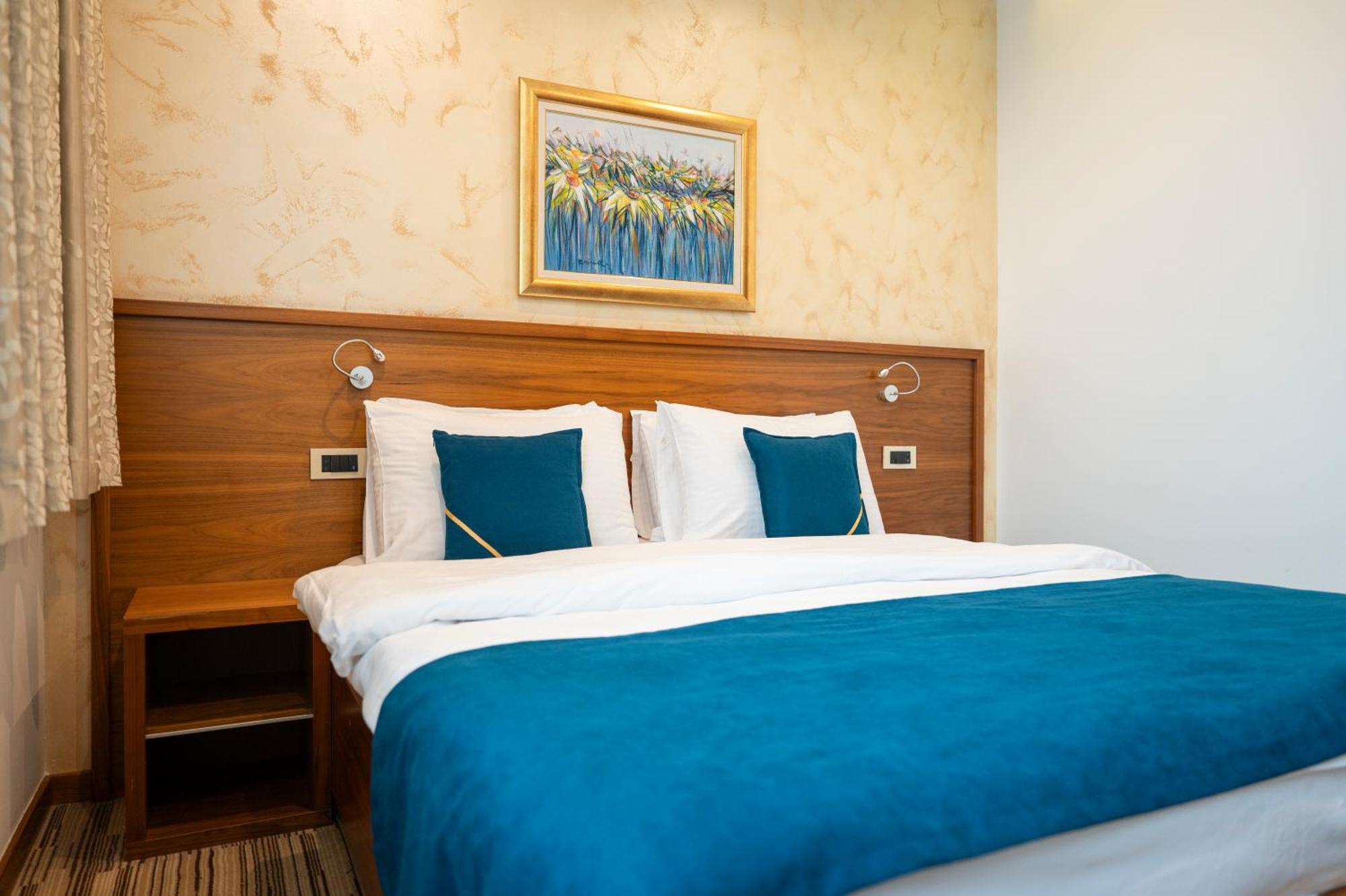 Hotel Bistrik City Center SJJ Esterno foto