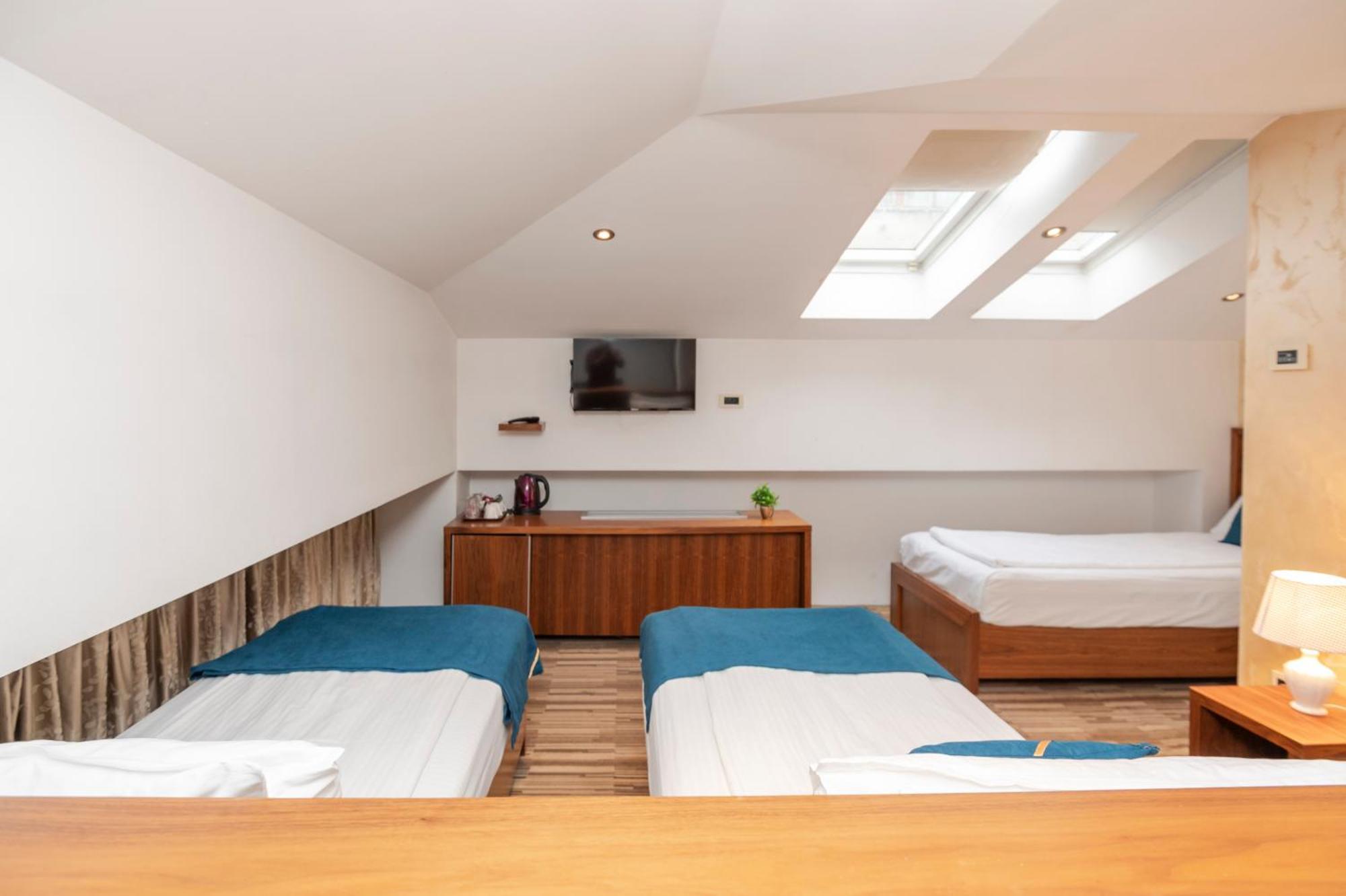 Hotel Bistrik City Center SJJ Esterno foto
