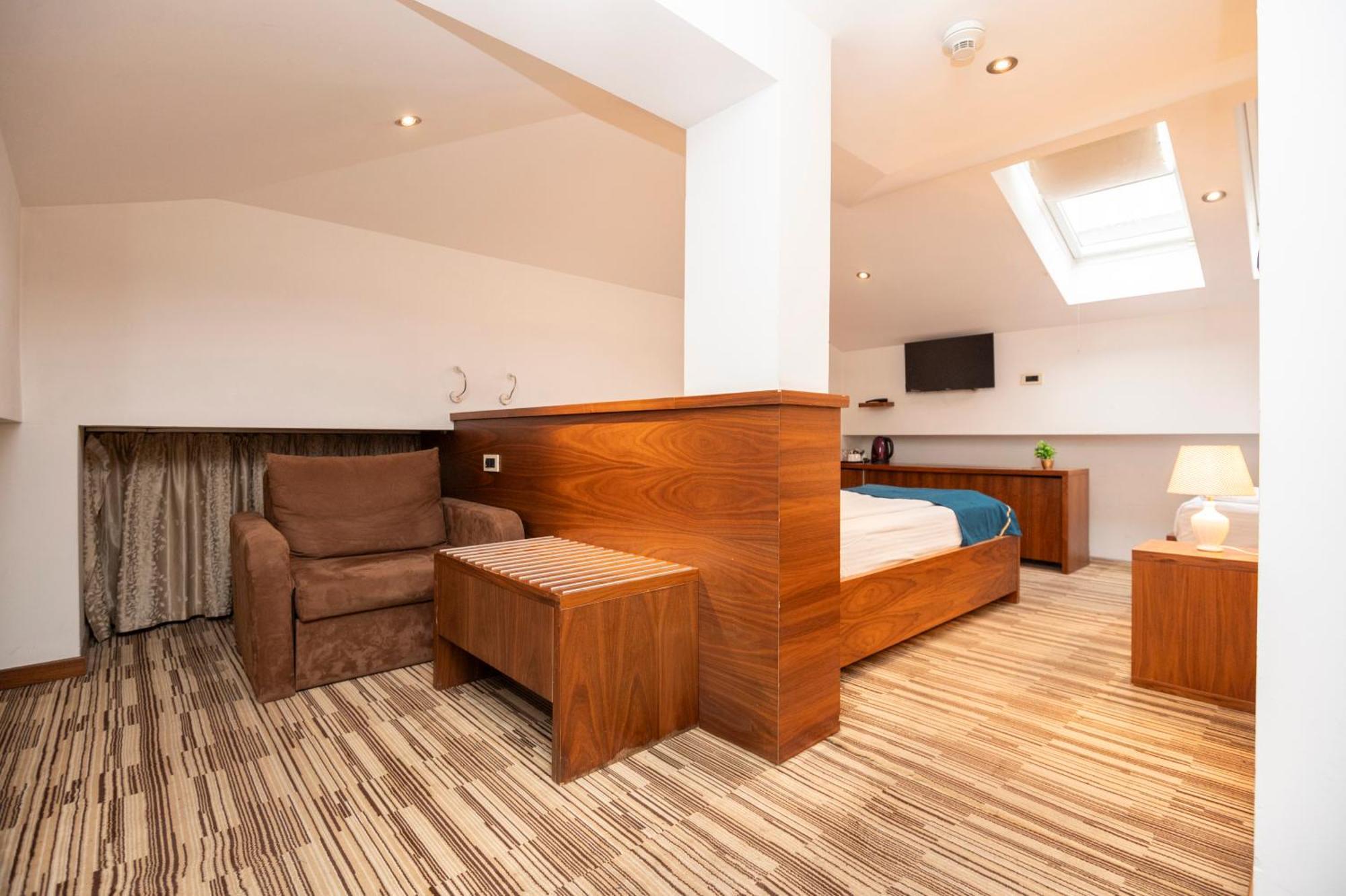 Hotel Bistrik City Center SJJ Esterno foto