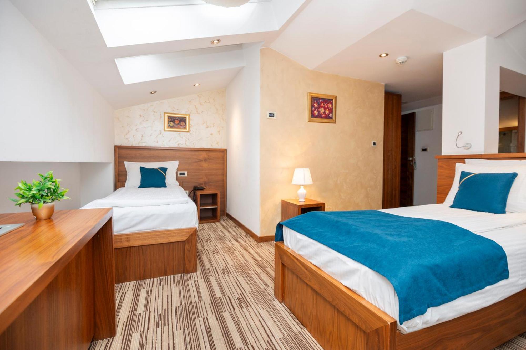 Hotel Bistrik City Center SJJ Esterno foto